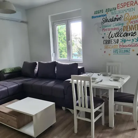 Esperanto Next To The Aqua Park * 雅戈丁那